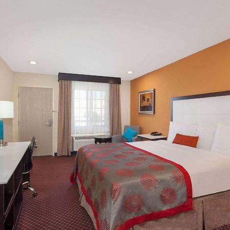 Ramada By Wyndham Culver City Los Angeles Extérieur photo