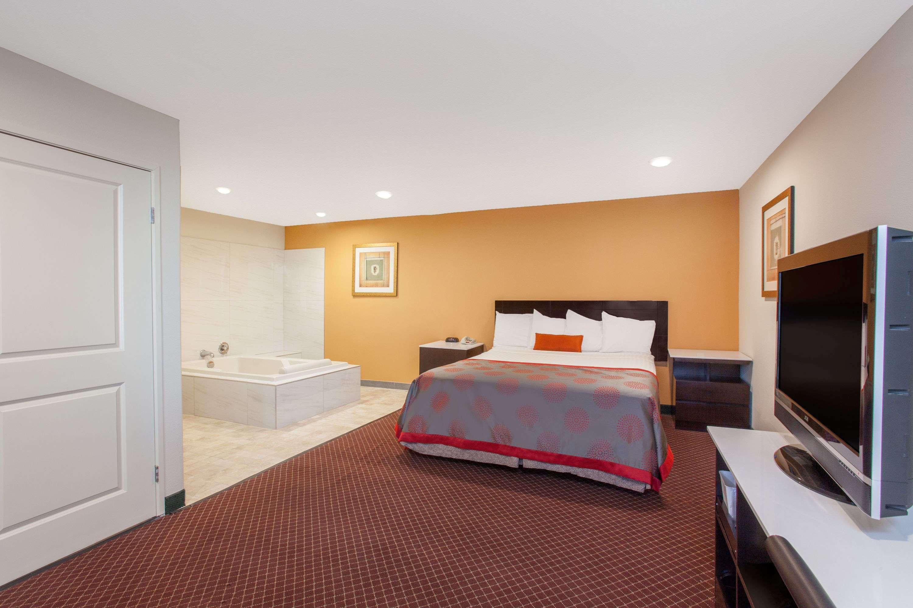 Ramada By Wyndham Culver City Los Angeles Extérieur photo