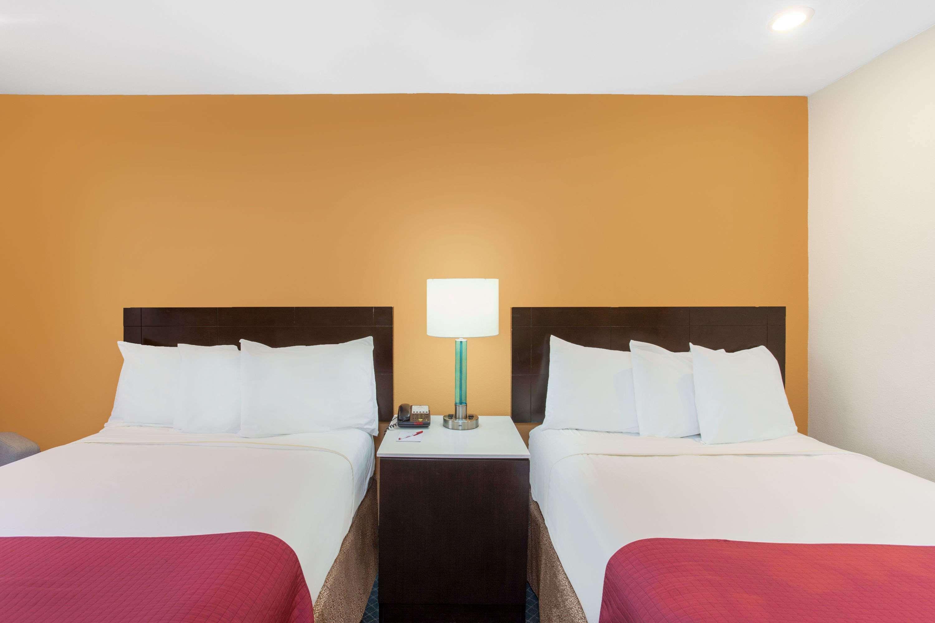Ramada By Wyndham Culver City Los Angeles Extérieur photo