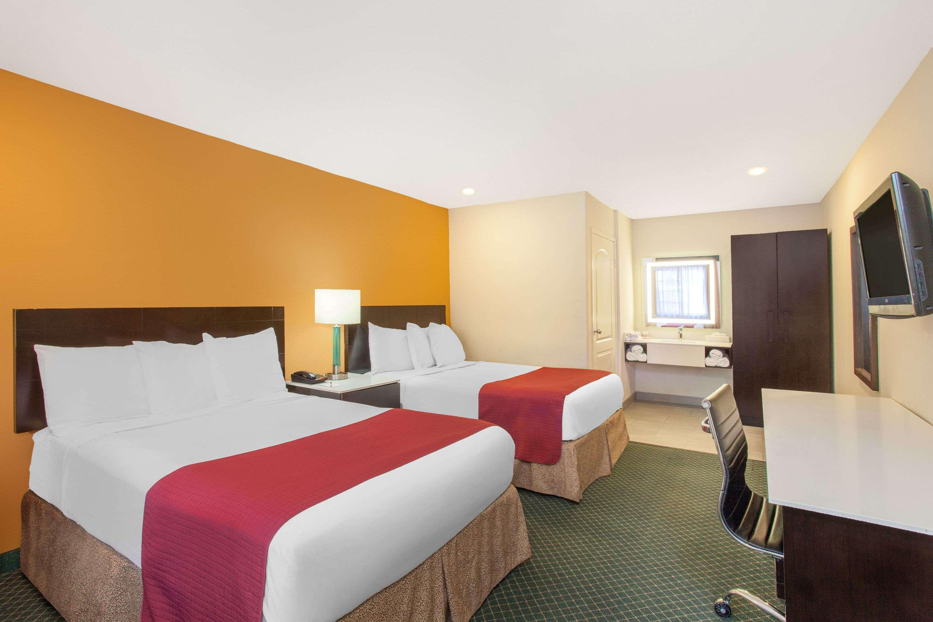 Ramada By Wyndham Culver City Los Angeles Extérieur photo