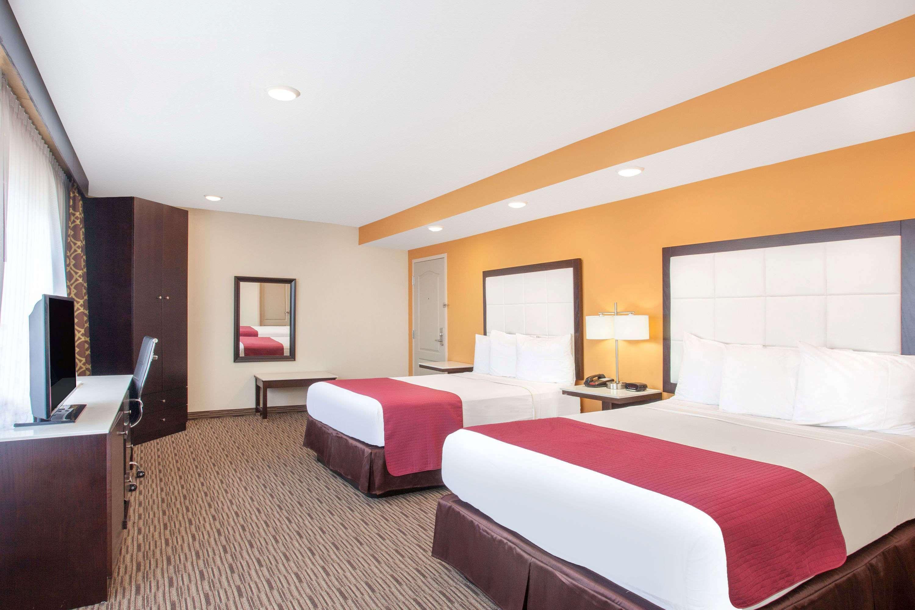 Ramada By Wyndham Culver City Los Angeles Extérieur photo