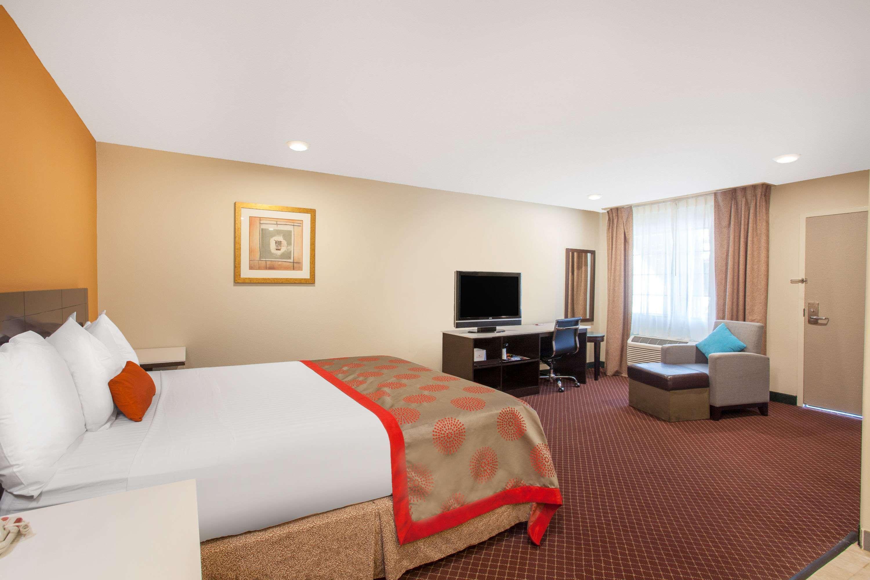 Ramada By Wyndham Culver City Los Angeles Extérieur photo