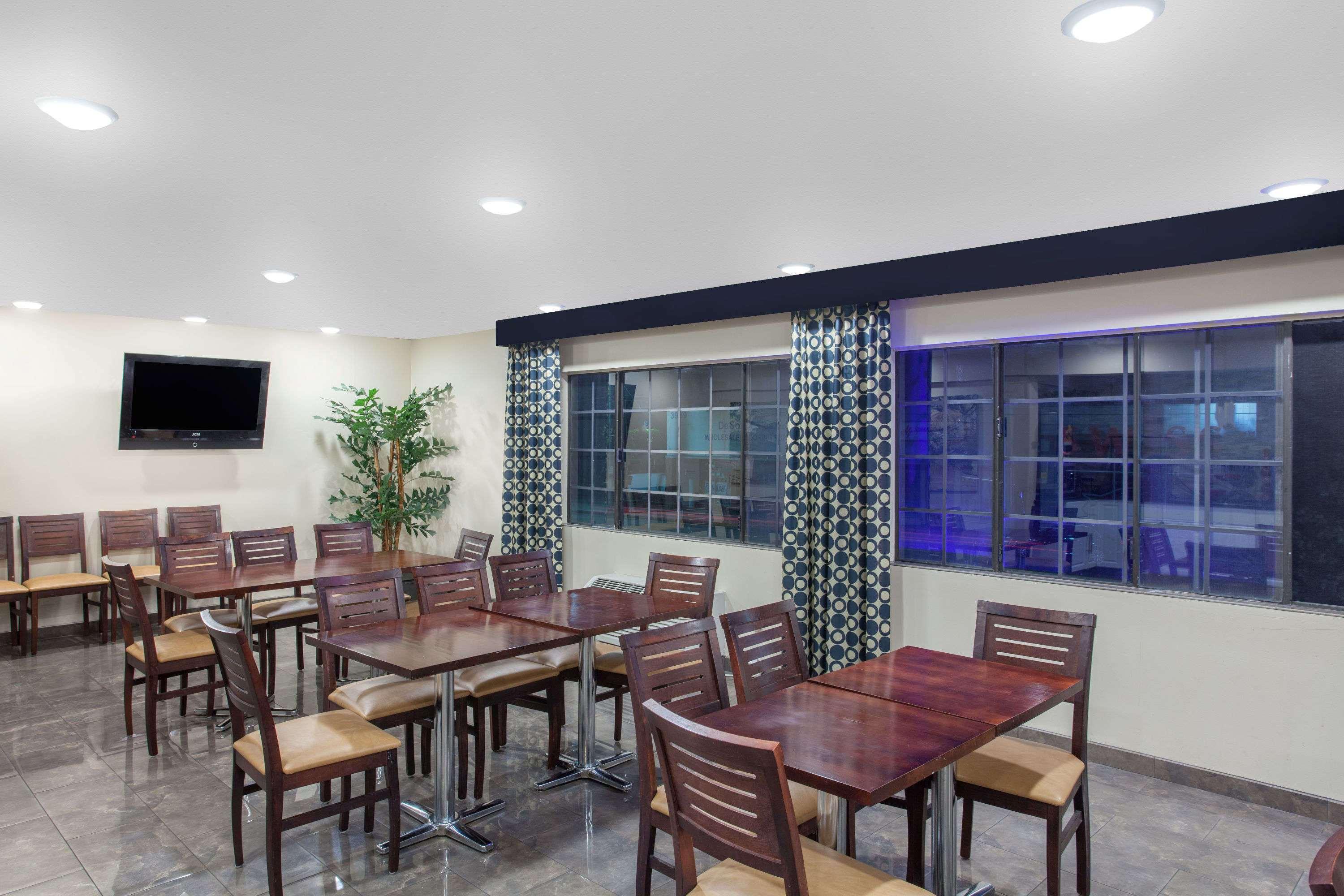 Ramada By Wyndham Culver City Los Angeles Extérieur photo