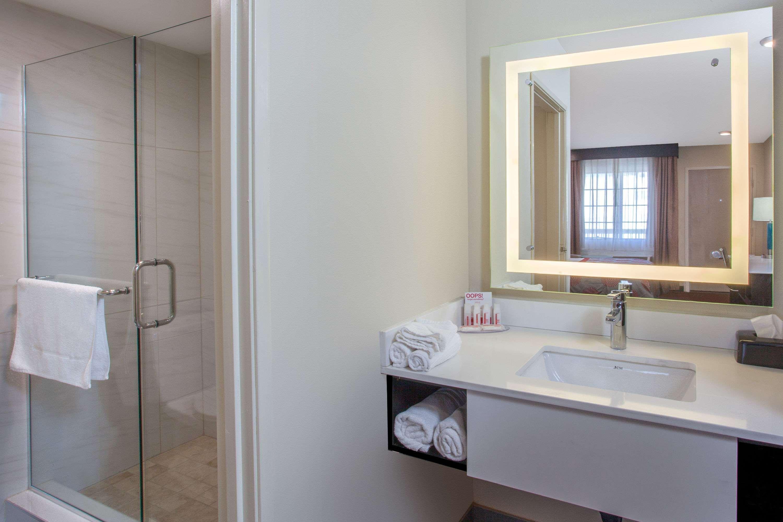 Ramada By Wyndham Culver City Los Angeles Extérieur photo
