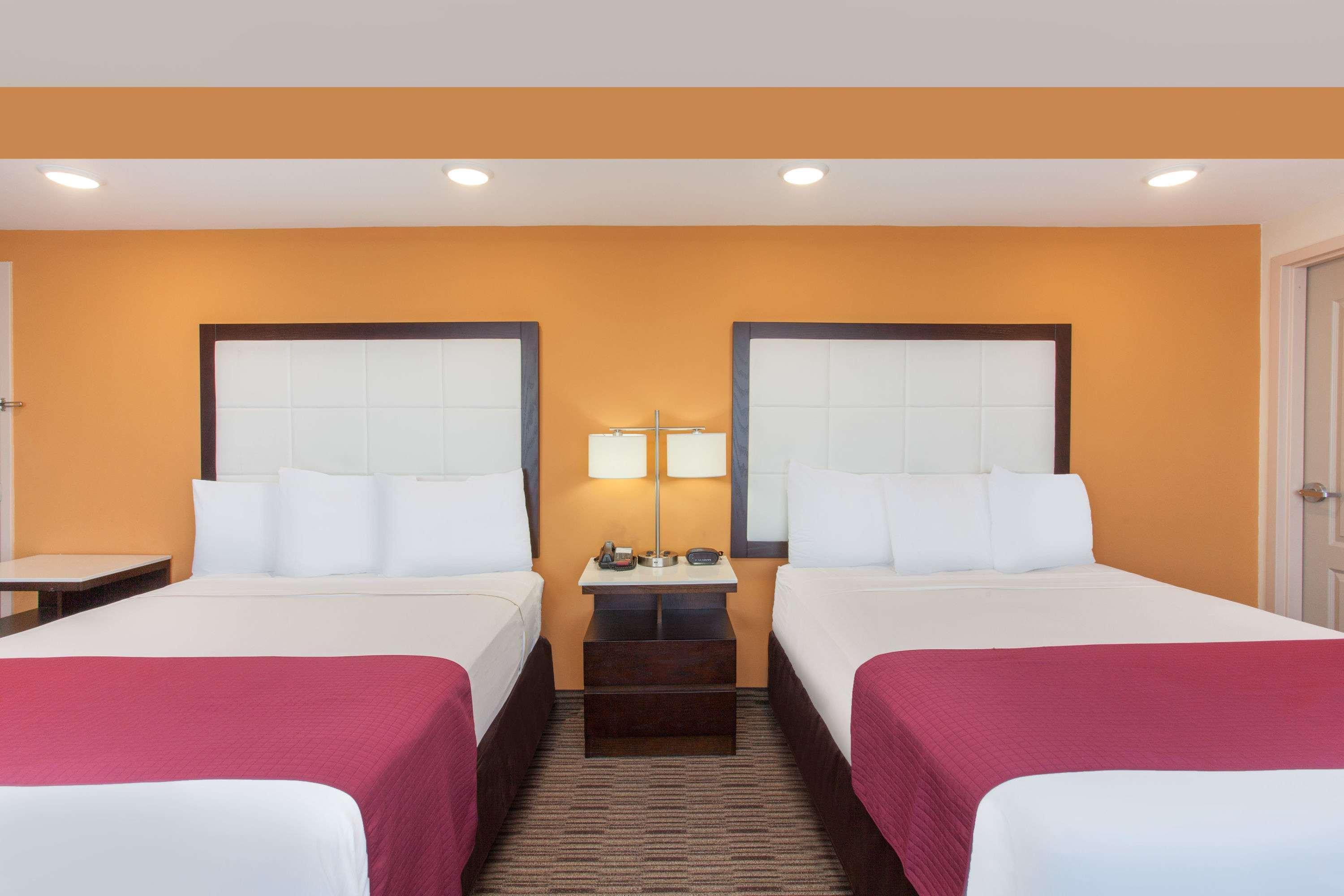 Ramada By Wyndham Culver City Los Angeles Extérieur photo