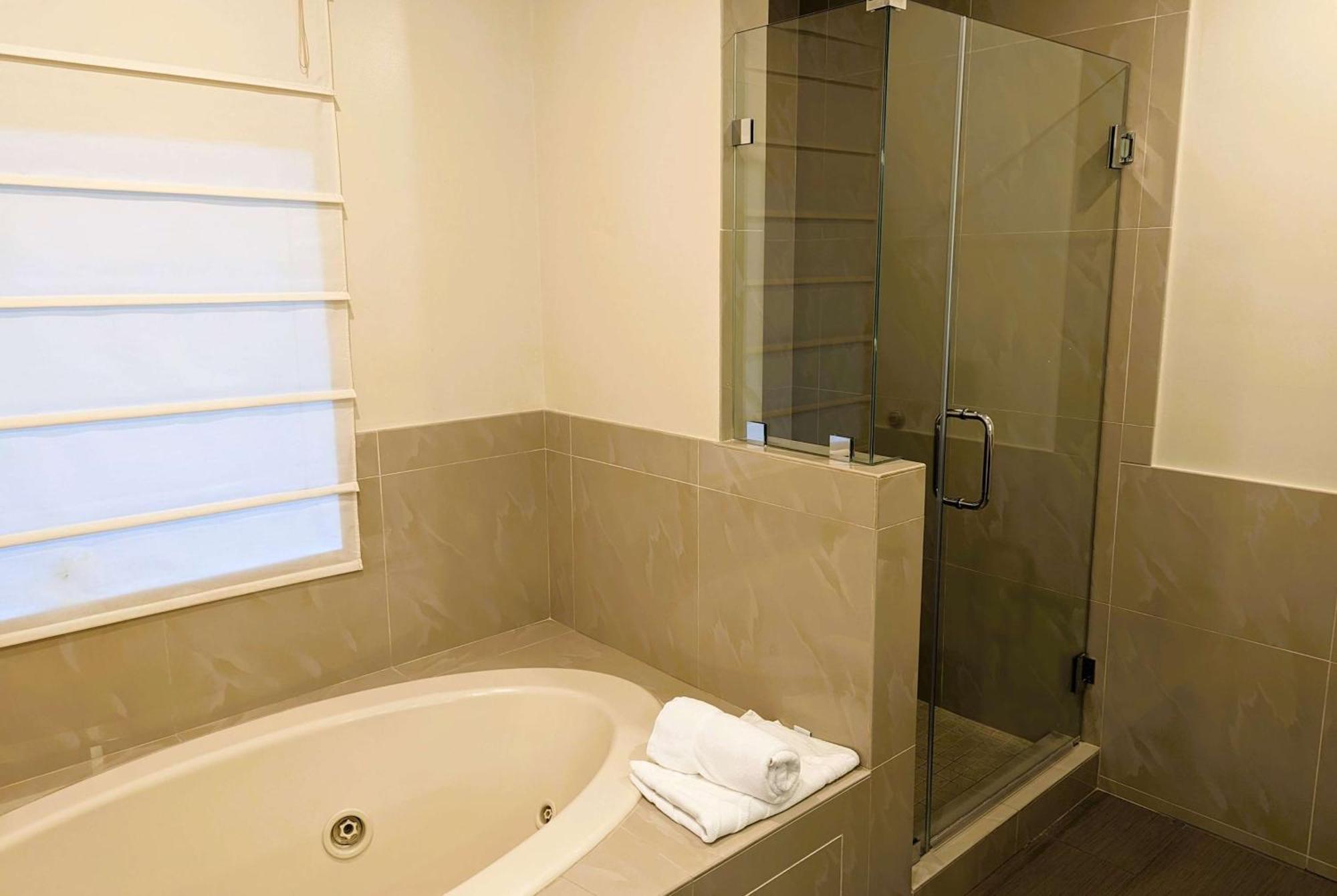 Ramada By Wyndham Culver City Los Angeles Extérieur photo