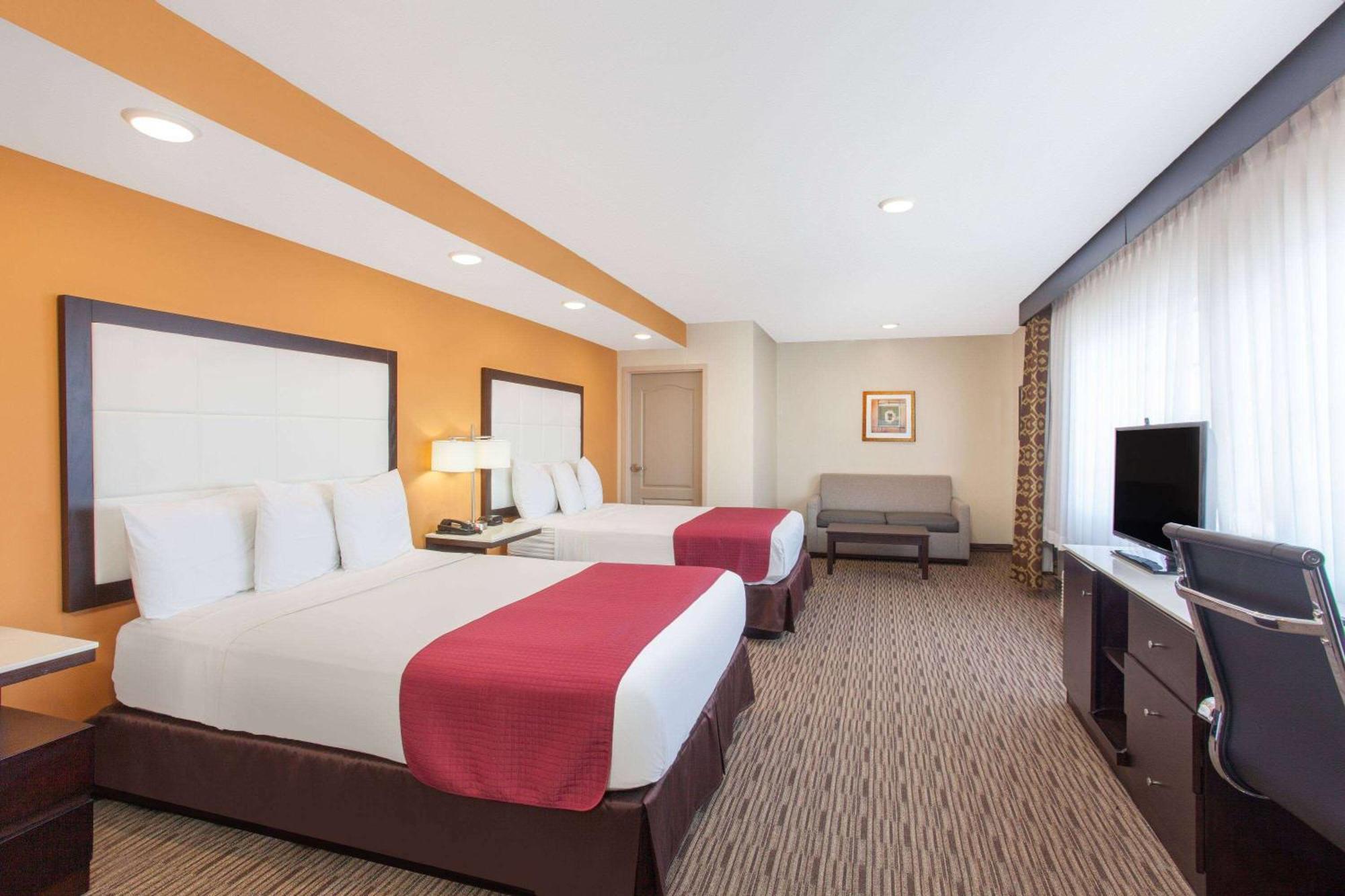 Ramada By Wyndham Culver City Los Angeles Extérieur photo