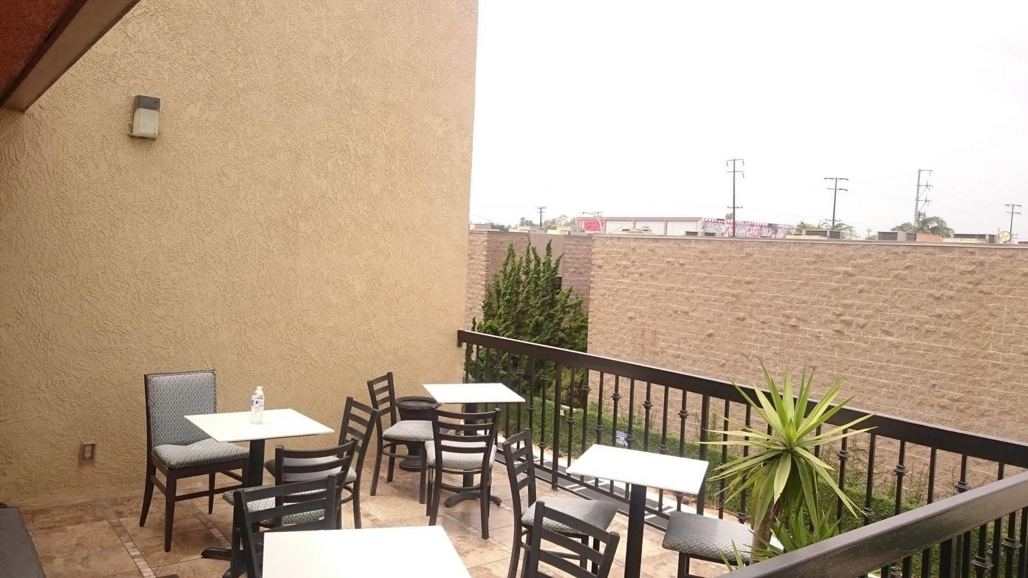 Ramada By Wyndham Culver City Los Angeles Extérieur photo